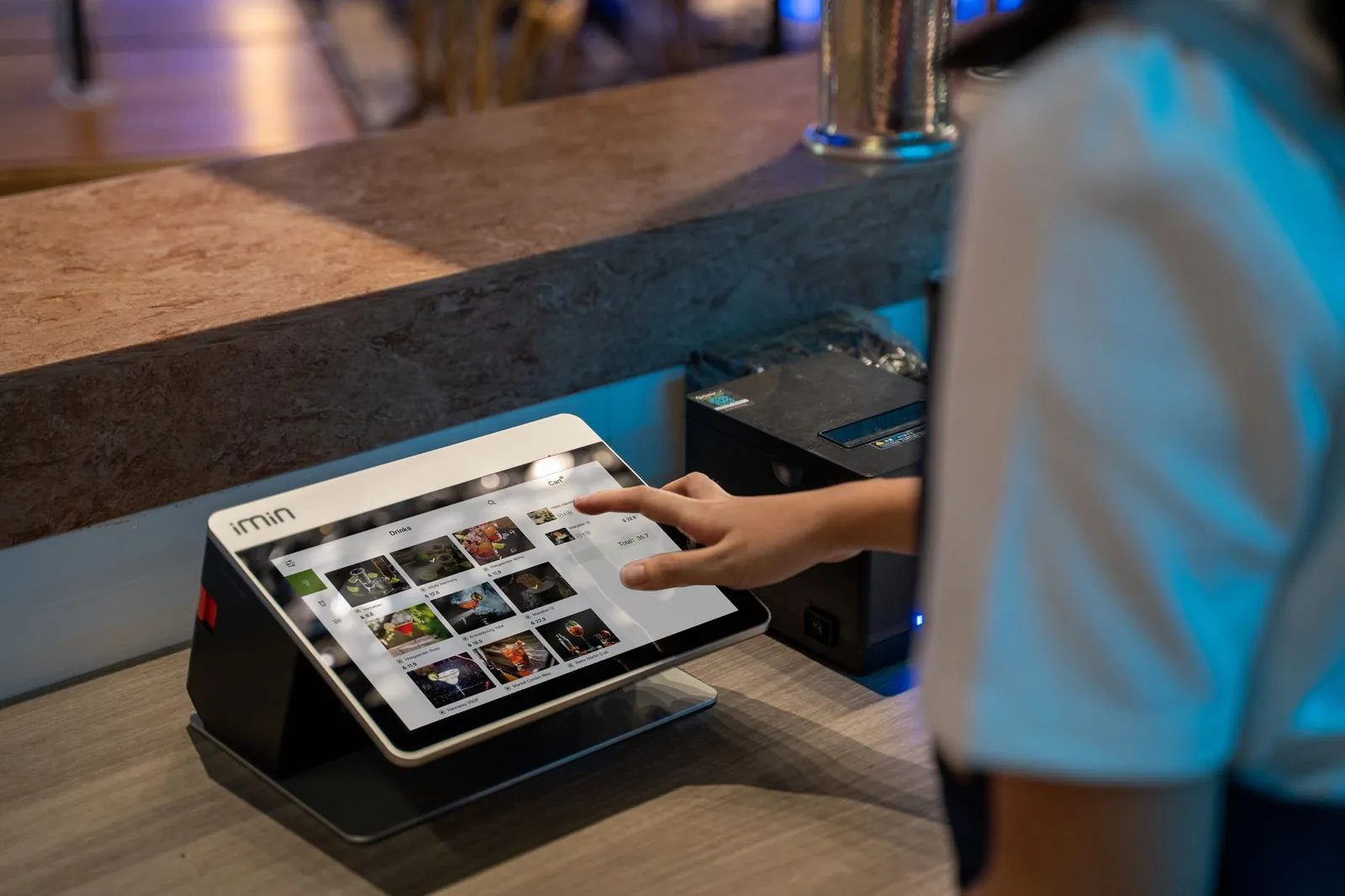 Abstract tech illustration: Bites Has 300 Restaurants. What Can It Change?